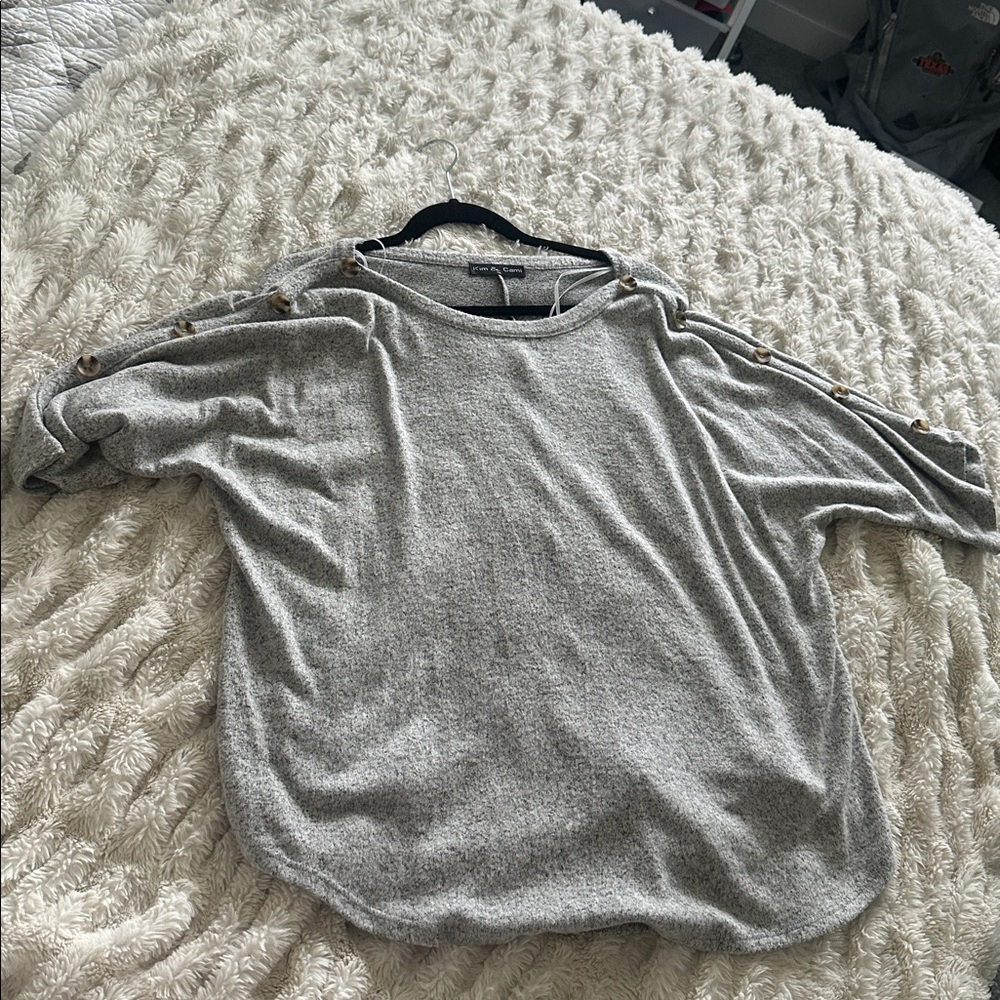 Kim & Cami Heather Gray Knit Top